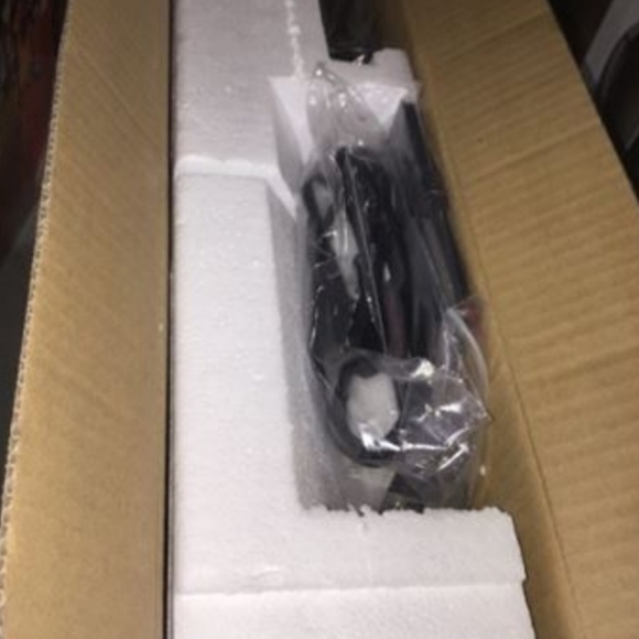 Dell monitor Make Me An Offer - Picture 10 of 10